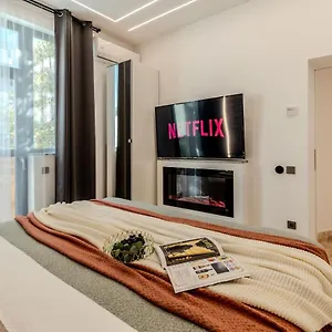 Luxury Living: Smart 2br At Unirii Square Apartament