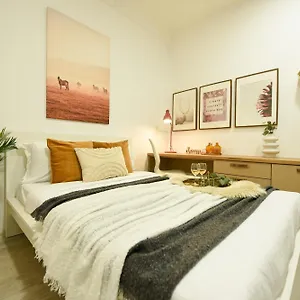Ideal - Spacious & Modern Near Unirii Square Apartament
